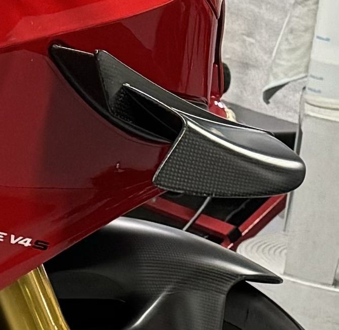 Asa de Carbono Ducati Panigale V4/S/R direita