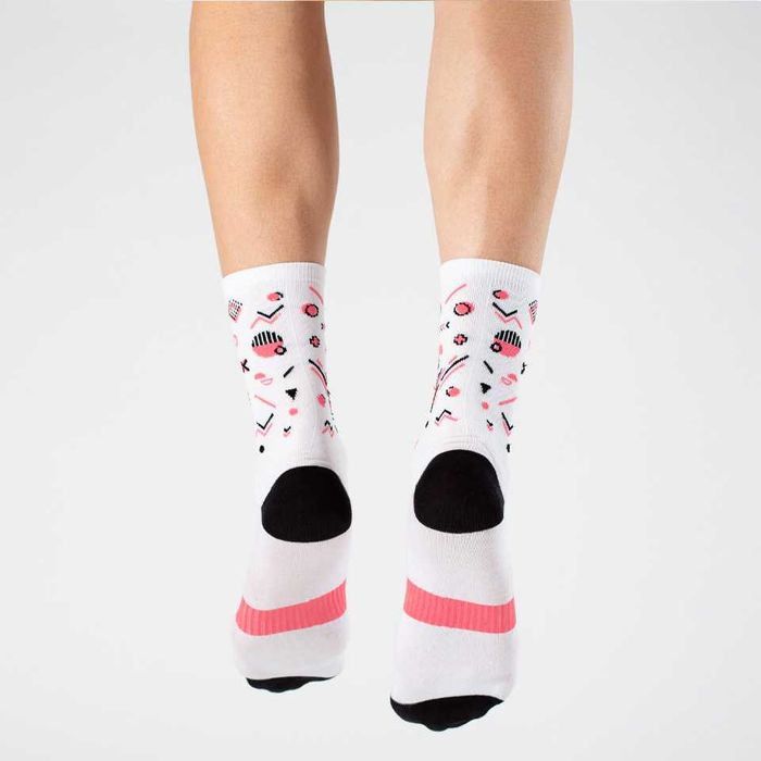 Skarpetki kolarskie, wysokie, białe, wzorki różowe