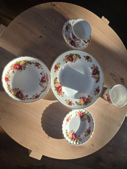 Elegancki serwis porcelany angielskiej Sheriden Bone China