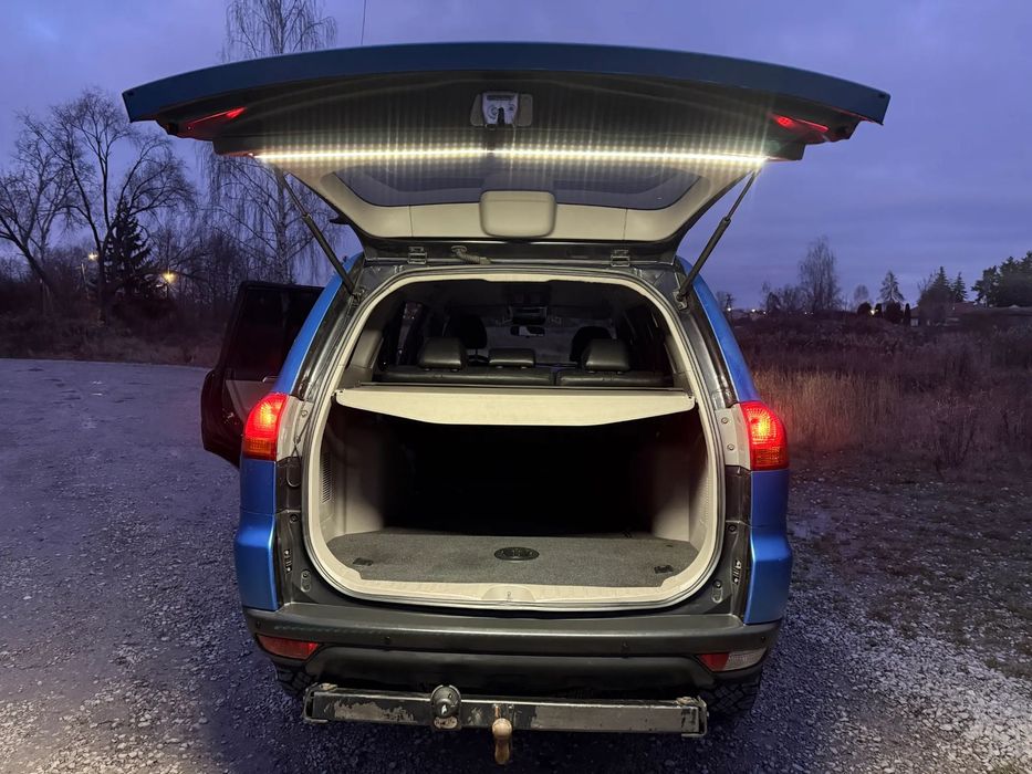 Mitsubishi Pajero Sport Mitsubishi Pajero Sport wyprawowy z bagażnikiem pod namiot