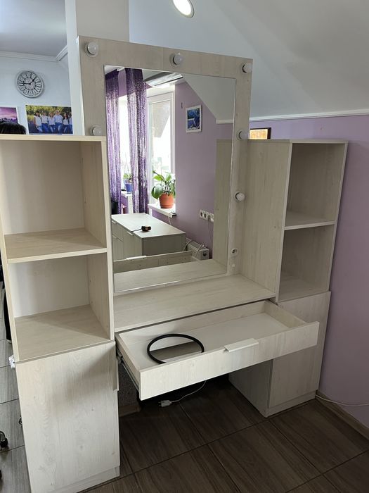 Перукарський стіл з дзеркалом та з тумбою. Стіл колориста.