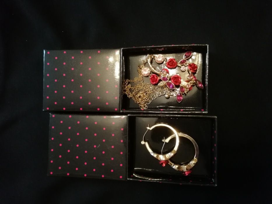 Набор бижутерии Красивый оригинальный Яркий колье серьги