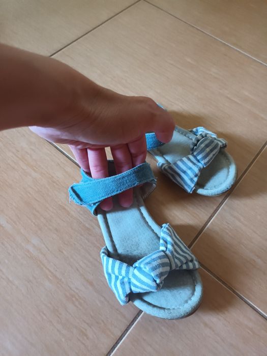 Sandałki dziewczynka r.27