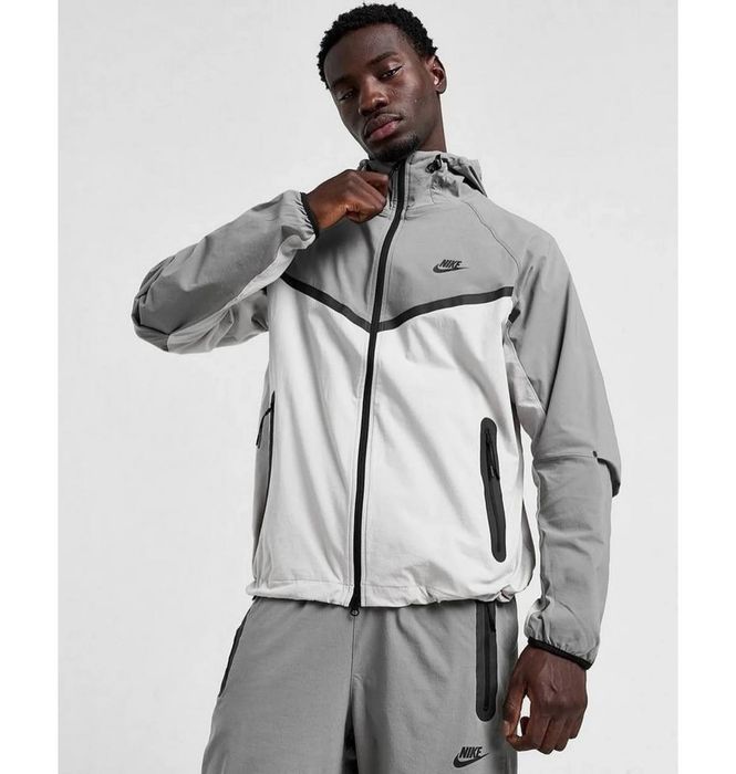 Nike Tech Woven вітровка