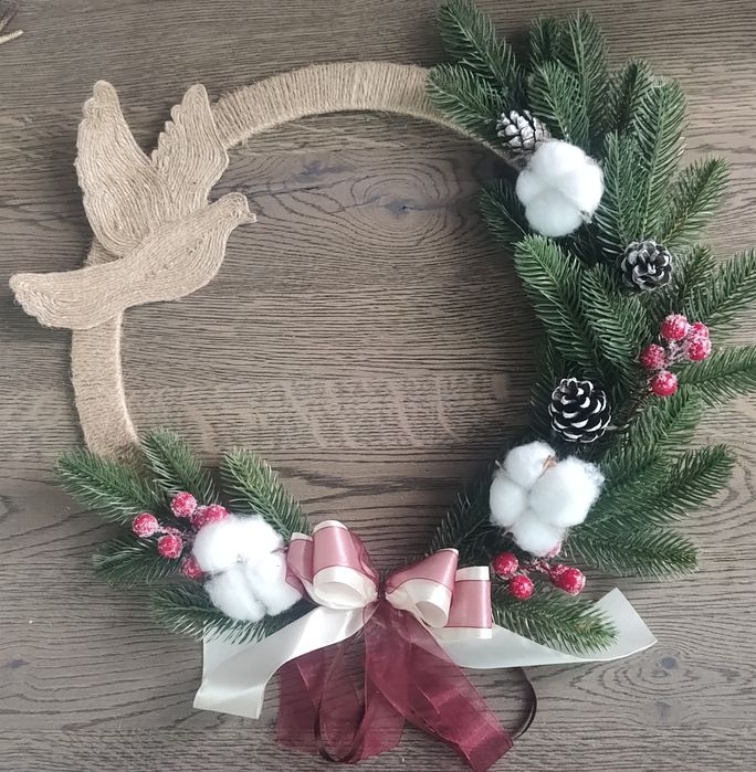 Новорічні різдвяні віночки на двері комод