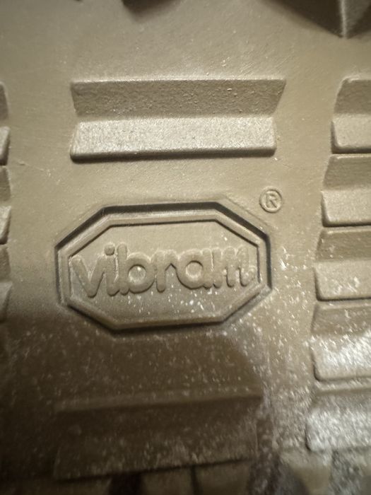 Продам нові берци фірми «Vibram” розмір 39.