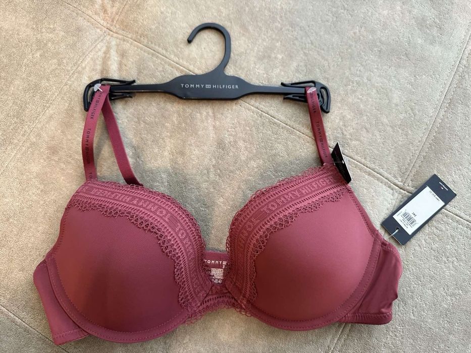 Жіночі бюстгальтери Calvin Klein на кісточках та мʼякі