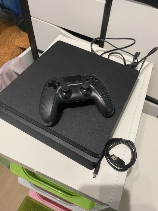 Konsola ps 4 i jeden pad