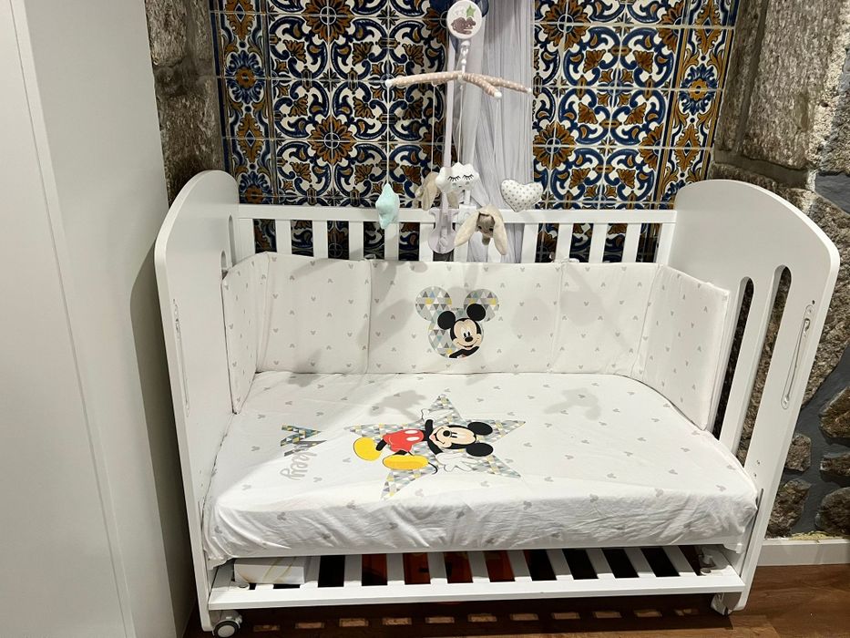 Berço e colchão novos