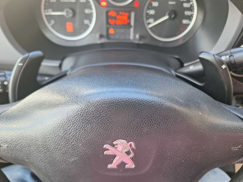 Peugeot Partner 1.6 HDi 3 Lugares Premium Automática
