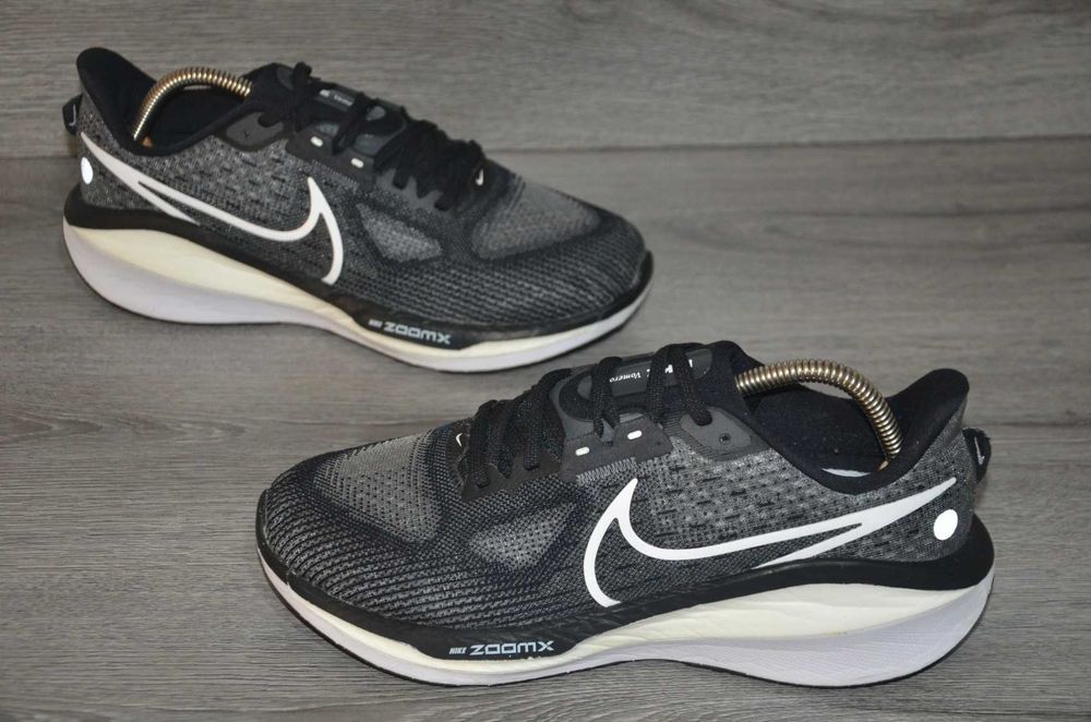 Продам кросівки Фірма NIKE VOMERO 17.