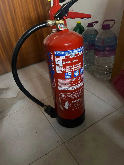 Extintor Novo Agua ABF 6L e Extintor Novo Co2-2kg