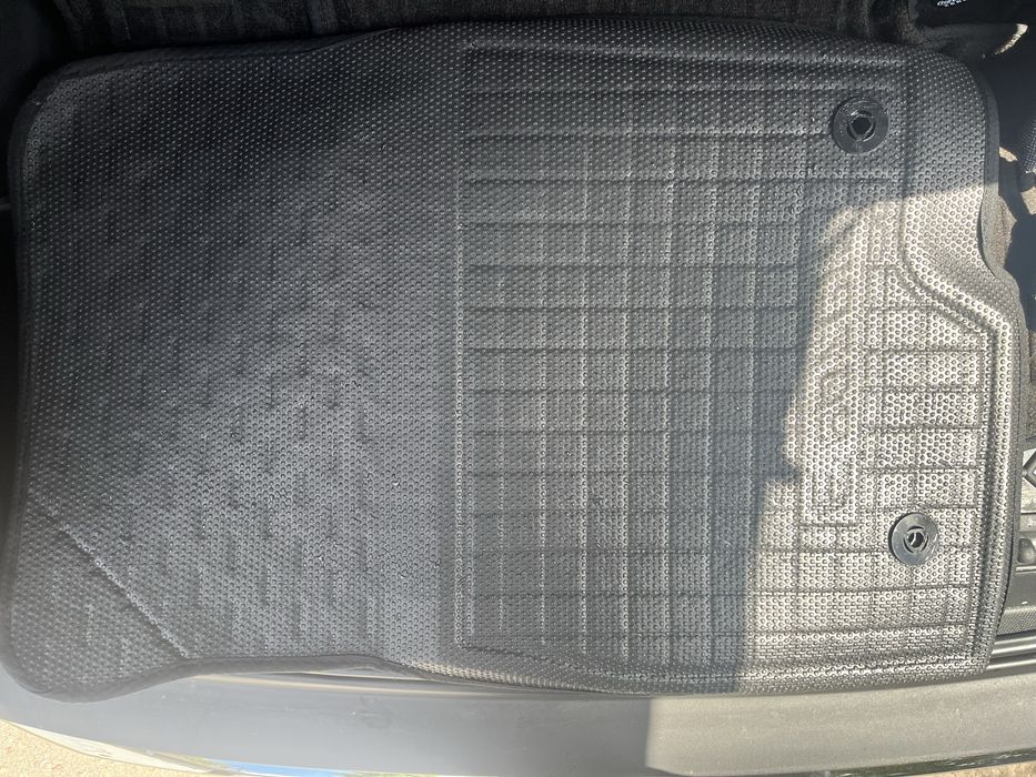 Продам коврики на мазду 3 - 18год