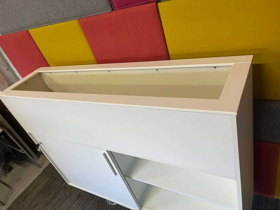 Komoda szafa z miejscem na kwiaty, doniczki do recepcji holu piękna!