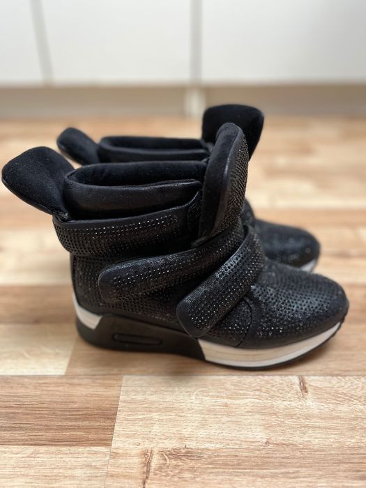 Buty na koturnie