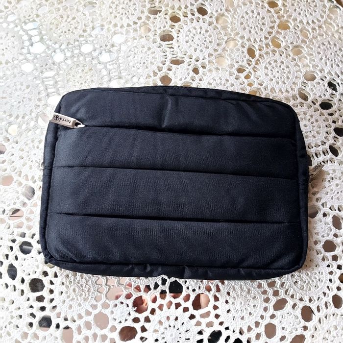 Сумочка-чехол для планшета.