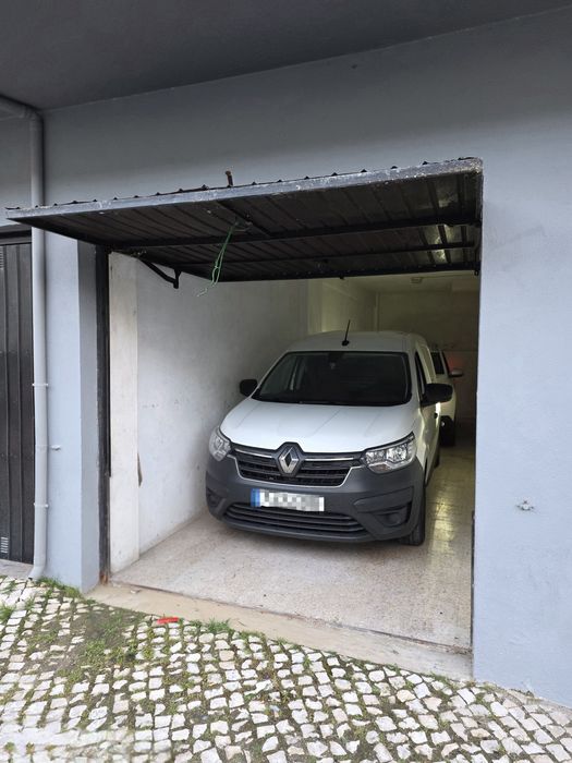 Alugo garagem para dois carros