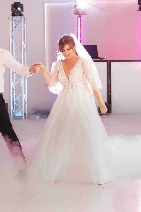 Suknia ślubna, koronka, tiul błyszczący