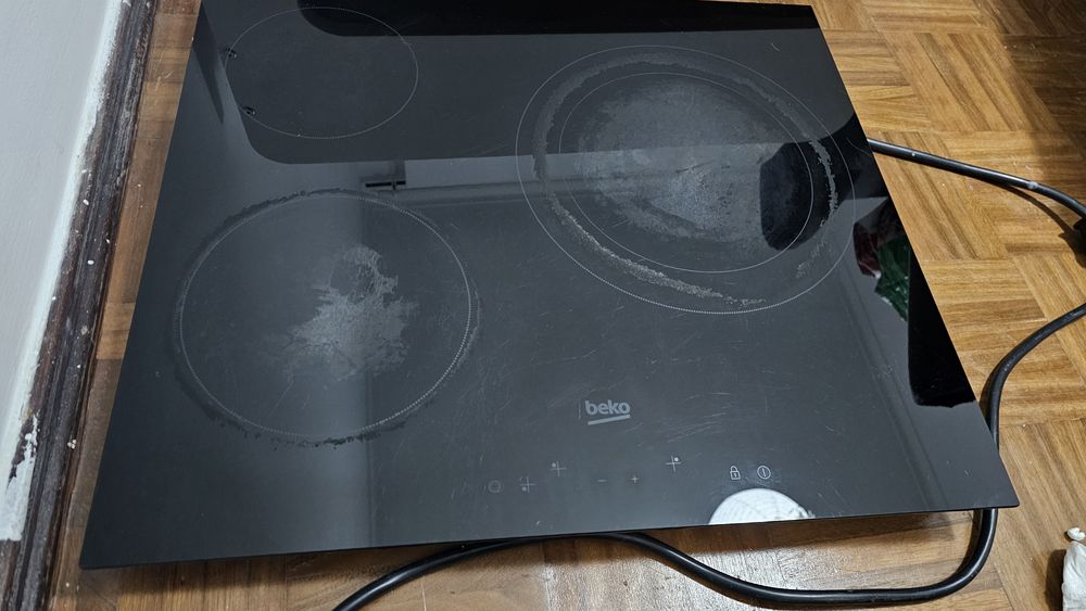 Placa Beko com marca de queimado