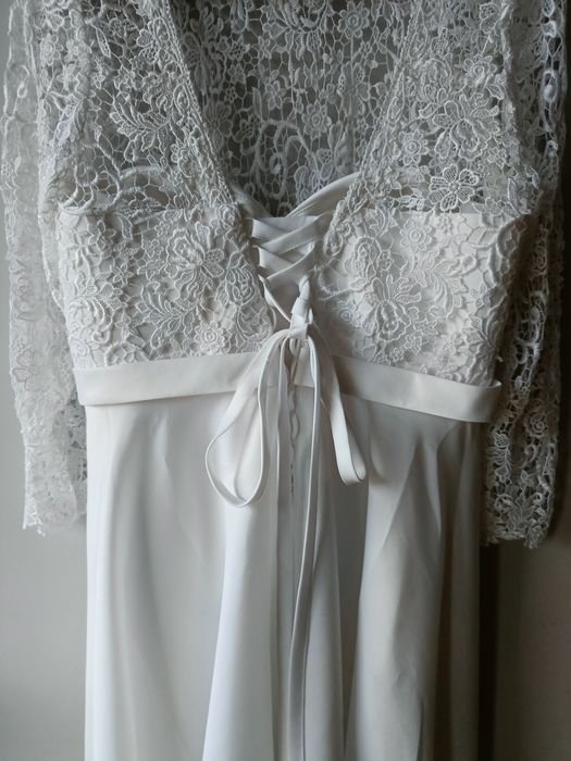 Suknia ślubna śnieżnobiała