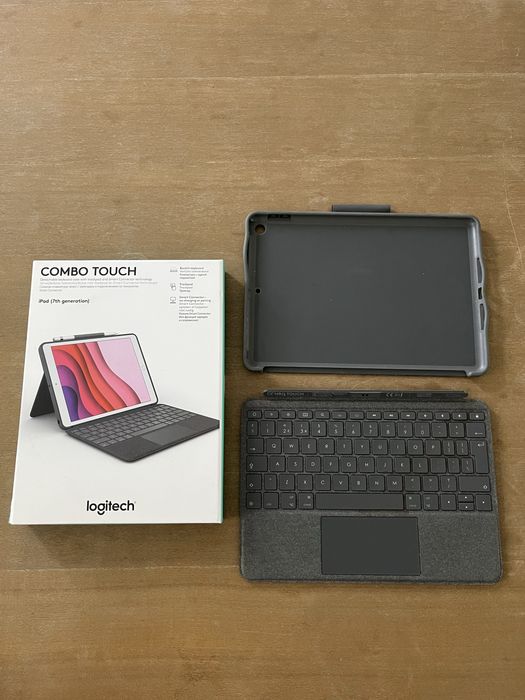 Etui z klawiaturą Logitech Combo Touch iPad 7 / 8 / 9 gen