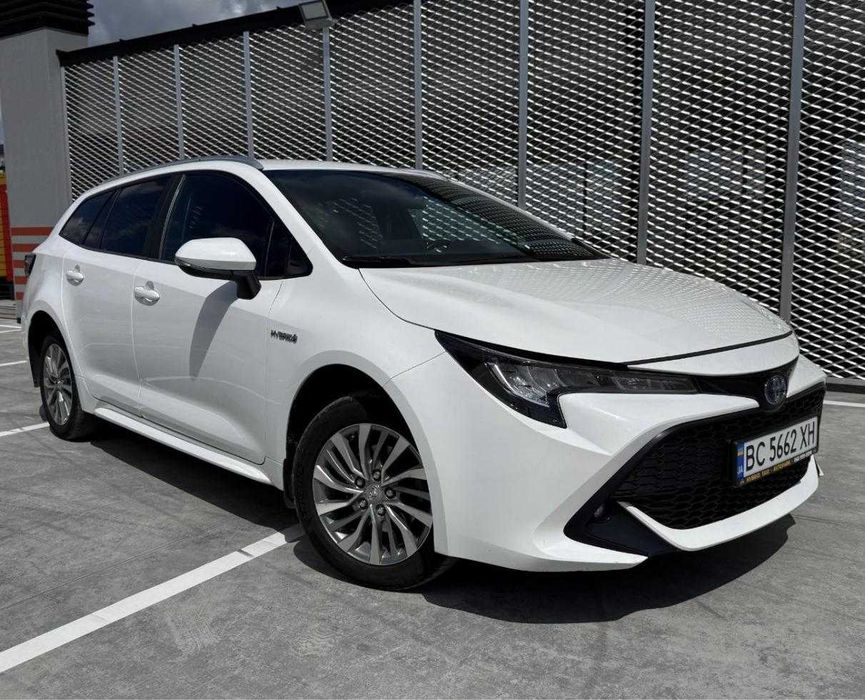 Оренда Toyota Corolla універсал гібрид 2021 — Львів