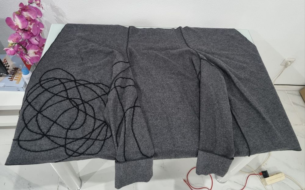 Casaco de Mulher não é novo em bom estado