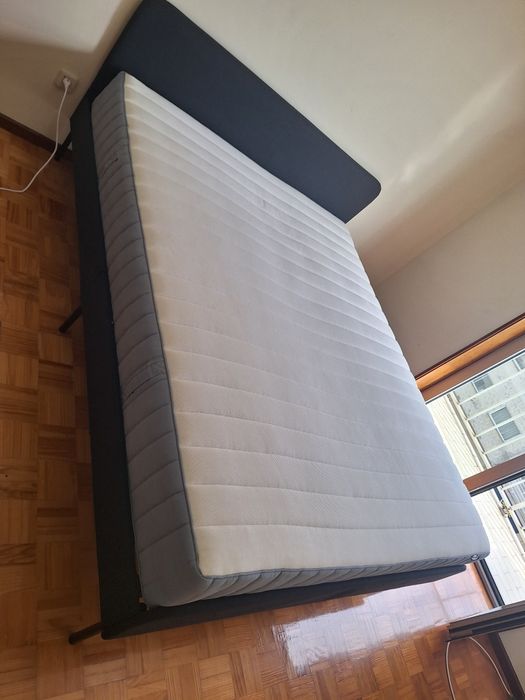 Estrutura de cama estofada