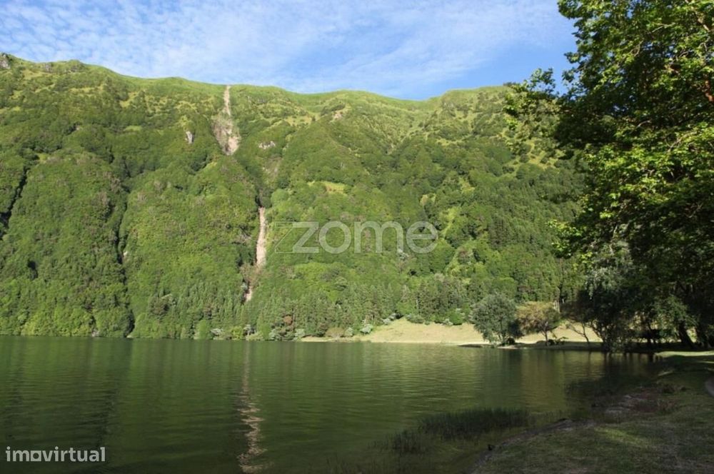 Propriedade Singular na Lagoa das Sete Cidades