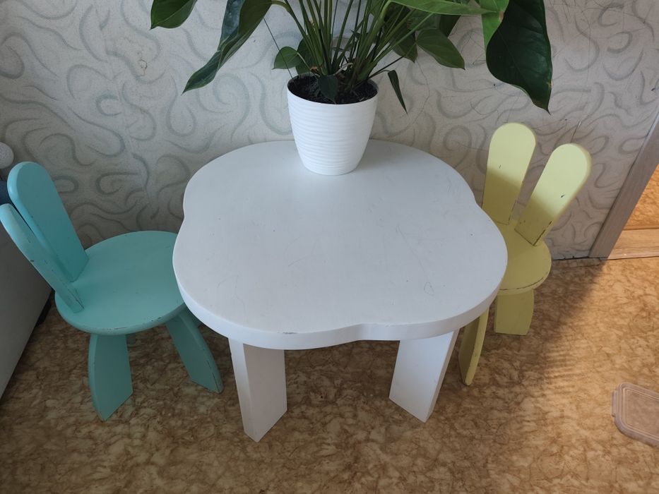 Продам стіл та стільчики