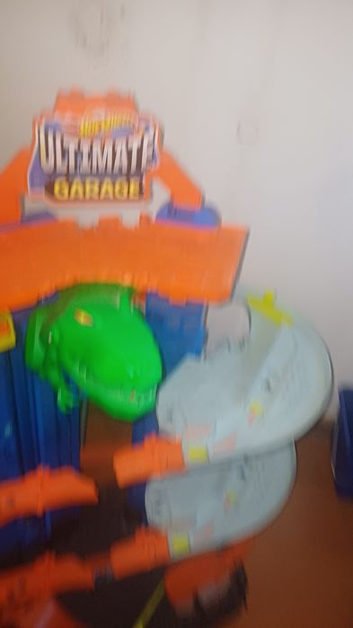 Hot whells dinossauro garragem