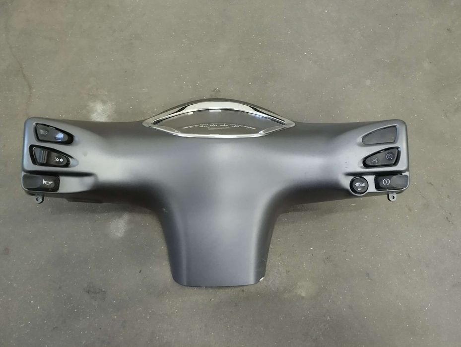 Vespa GTS 125 licznik obudowa przełączniki.