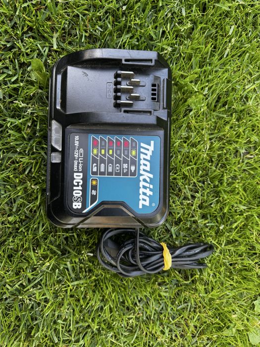 Швидкозарядний пристрій Makita CXT DC10SB