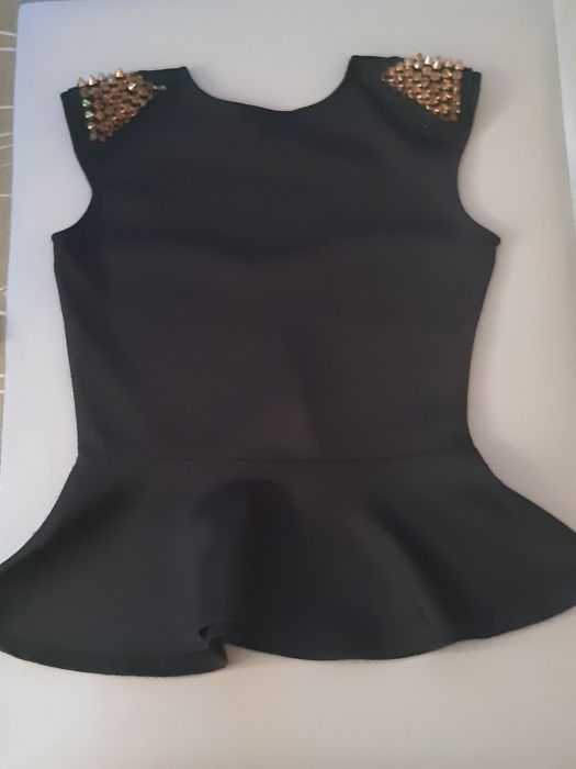 Czarna bluzka z falbanką i ćwiekami rozm.S/M