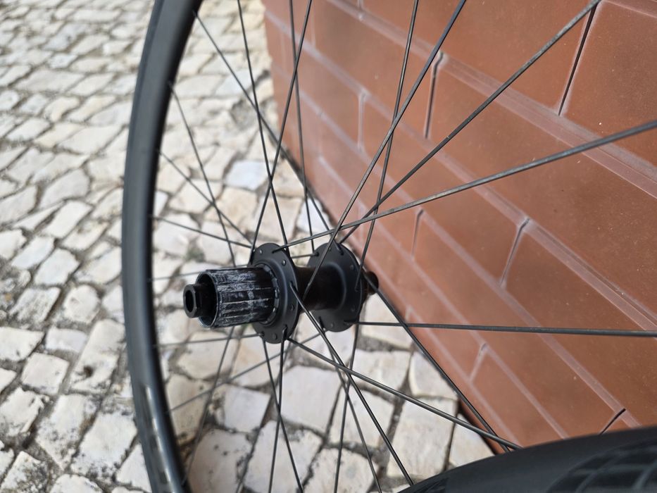 Rodas em carbono disco Bontrager Aeolus Elite 35