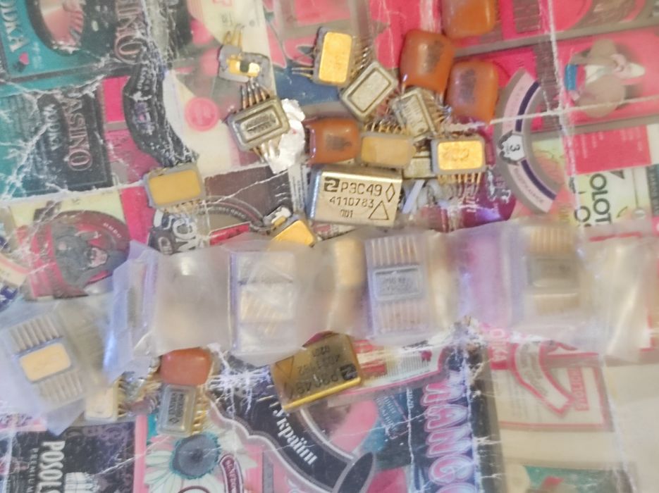 Радіодеталі , різні та лампи