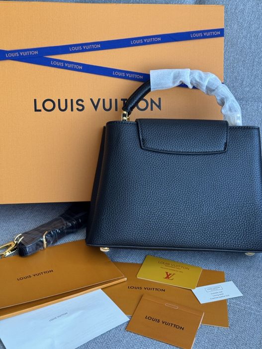 Сумка Louis Vuitton Capucines. Размер ВВ