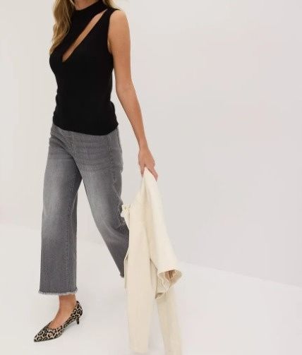 B.P.C czarny top z modnym wycięciem r.40/42