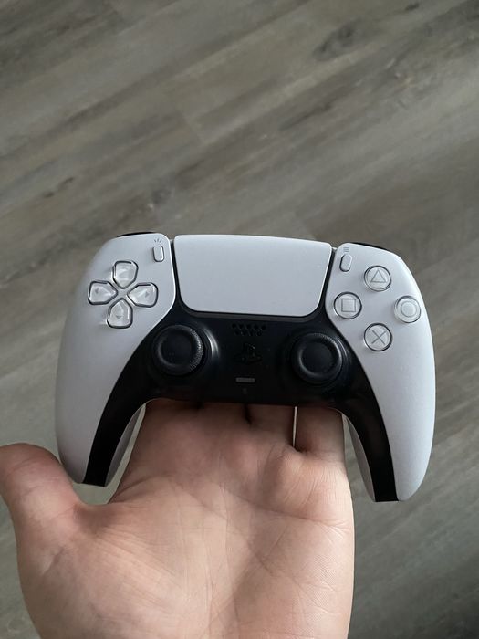 Продам ПС5  в хорошем состоянии