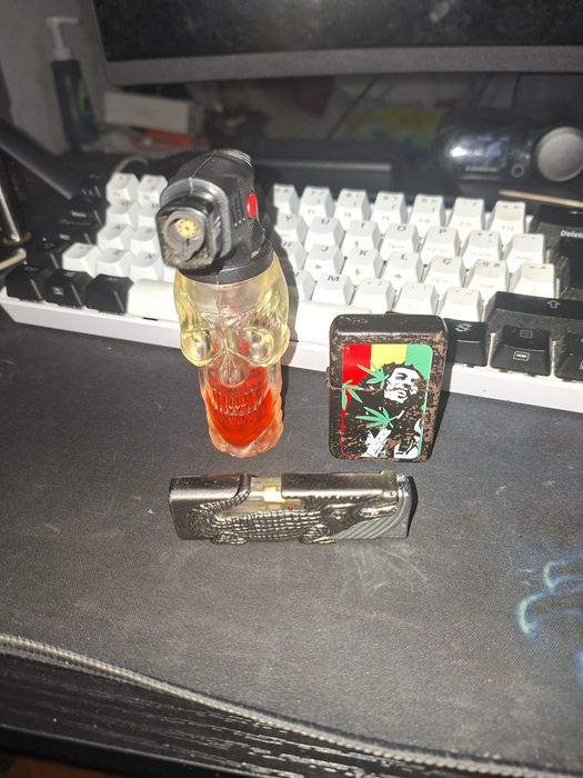 Vendo esqueiros para coleção