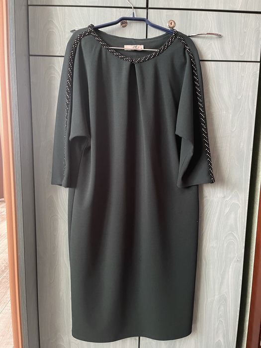 Темно-зелена сукня (смарагдова)