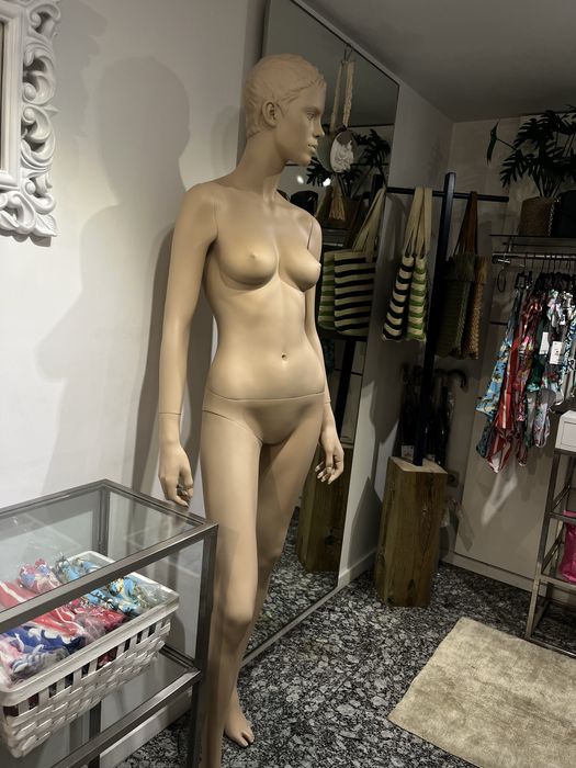 Manequim com pe em vidro