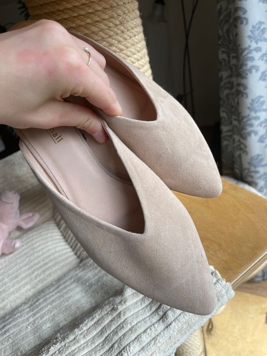 Capes Beige Klapki zamszowe Marshall Shoes