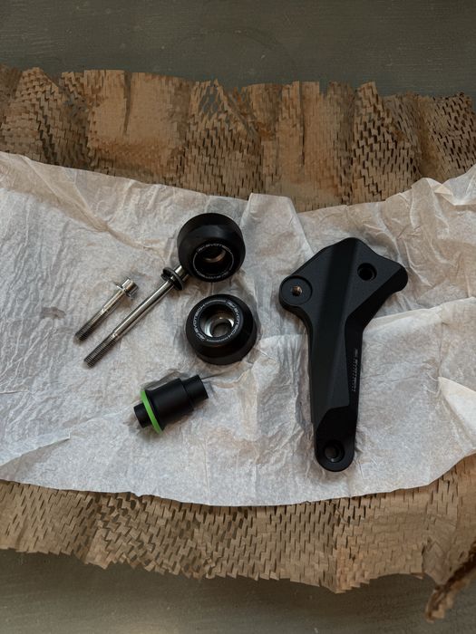 Крашпеды EVOTECH BMW S1000RR 2023-2024 защита двигателя