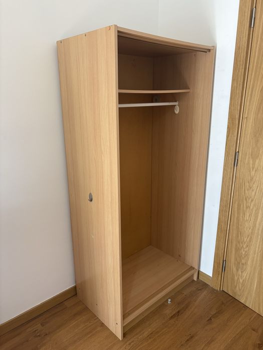 Roupeiro compacto em madeira – 172 × 80 × 50 cm