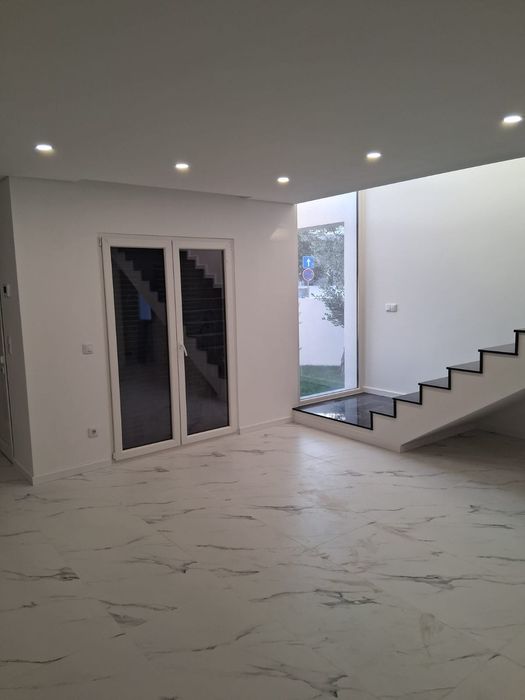 Moradia T3 +1 Saint Peter School( Arrendamento com opção de compra)