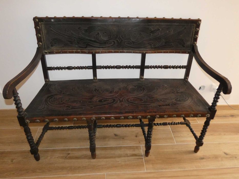 Banco Antigo Estilo Manuelino