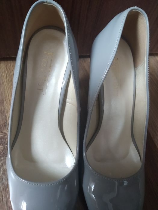 Pantofle Lakierowane Szare r.37