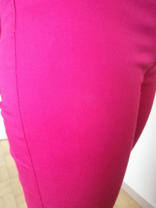 Malinowe spodnie Pull&Bear