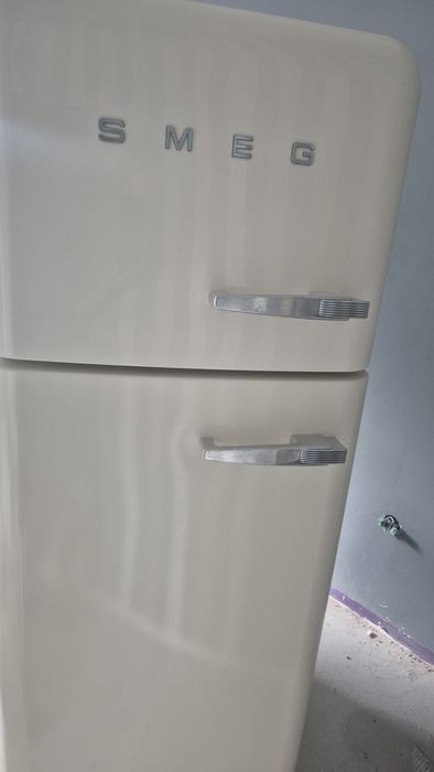 Kultowa lodówka retro SMEG FAB30 (kremowa) – brak wyposażenia wnętrza / Wołomin